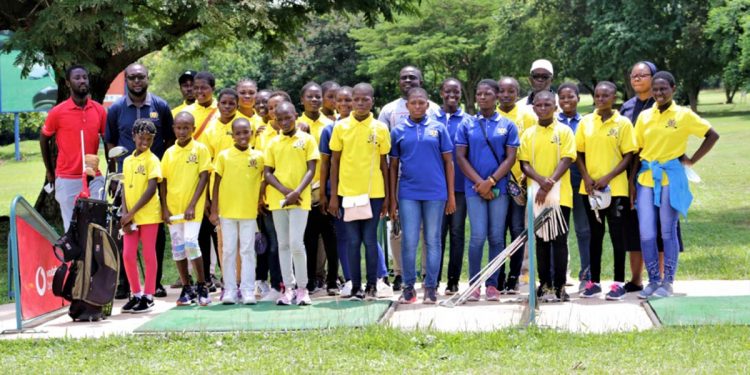 Ernest Bruce donates 700 practice balls to Captain One Golf Society’s Kids Project