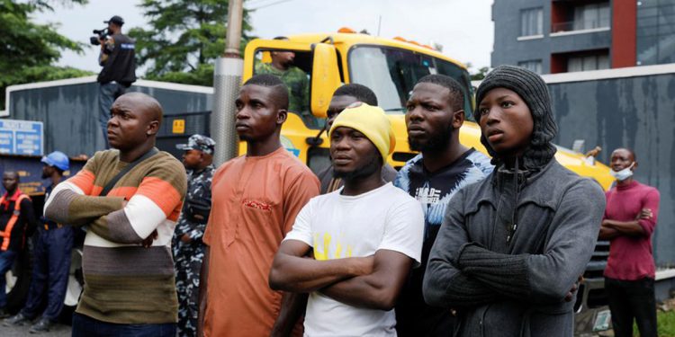 People watch rescue operations after an under-construction building collapsed in Oniru, Lagos, Nigeria September 4, 2022. REUTERS/Temilade Adelaja