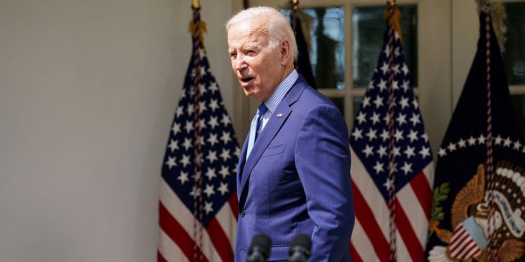 U.S. President Joe Biden departs after delivering remarks on a a tentative deal was reached between U.S. railroads and unions to avert a rail shutdown, from the Rose Garden at the White House in Washington, U.S., September 15, 2022. REUTERS/Kevin Lamarque