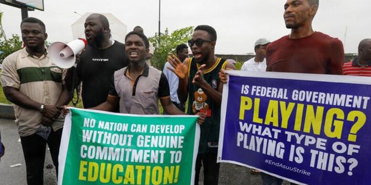 Members of the National Association of Nigerian Students (NANS) staged a protest against prolonged strike action of the Academic Staff Union of Universities at the access road to the Murtala Muhammad International Airport in Lagos, Nigeria September 19, 2022. REUTERS/Temilade Adelaja