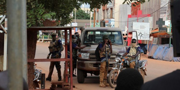 New junta's soldiers stand guard in a street of Ouagadougou, Burkina Faso October 1, 2022. REUTERS/Vincent Bado